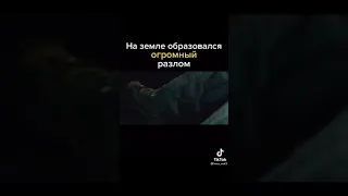 На земле образовался огромный разлом