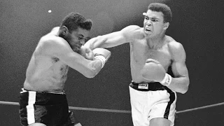 Top 10 Muhammad Ali Moments