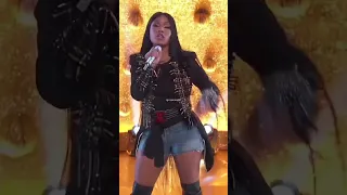 I love this 🔥🔥 Nicki Minaj swish swish Katy Perry 💅 Performance vs. Rehearsal at VMAs