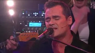 Jeroen van der Booms spontane cover van De Dijk - RTL LATE NIGHT