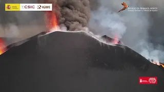 23/10/21 D Vuelo sobre la bocas eruptivas al anochecer. Erupción La Palma IGME-CSIC