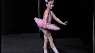 Nearly 5 year old girl does Classical Ballet - Operatic