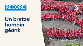 Bretzel humain géant avec 529 participants : le record du monde est battu