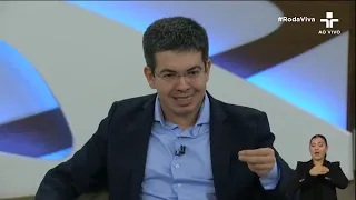 "Omissão das vacinas custou a vida de pelo menos 80 mil brasileiros", diz Randolfe Rodrigues