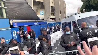 Messi shows up for the first time at Parc Des Princes in Paris