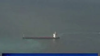 Stranded ship threatens Great Barrier Reef