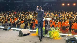 O Fogo do Espírito está no Brasil (10 mil jovens tomados por Deus)