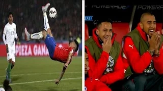 Alexis Sanchez y Vidal se ríen de la fallida chilena de Vargas ● Chile - Bolivia ● COPA AMERICA 2015