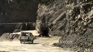 Truck accident at Zoji La Pass - Jammu and Kashmir