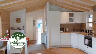 Claudia und Leni leben in einem 50 qm Vital Camp Tiny House Modell Österreich