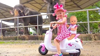 Baby rides and plays at the zoo Funny video for kids