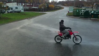 Honda CR85 2 stroke, acceleration and wheelie practice