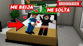 ACORDEI PRESA COM O POLICIAL LINDO ME BEIJANDO NO BROOKHAVEN RP (ROBLOX)