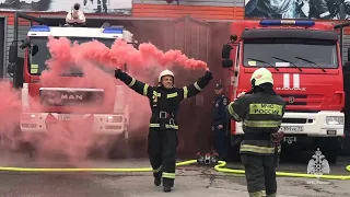 В Туле с «дымом и водой» проводили на пенсию пожарного