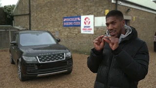 Range Rover | Anthony Joshua neemt unieke Range Rover SVAutobiography in ontvangst.