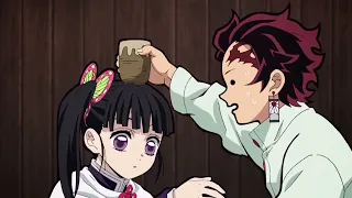 Tanjiro pone un vaso en la cabeza de Kanao