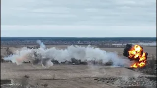 !Драматическое видео показывает момент, когда украинские войска сбили российский вертолет !