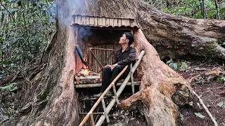 Completely build a shelter under an old tree and camp alone, Survival, fireplace - Solo bushcraft