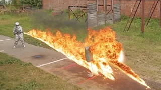 Реплика немецкого огнемета в действии. Nazi flamethrower replica in action