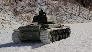 Russian Heavy Tank KV-1 Running through the winter snow fields RC Tank Running, 모형탱크 주행