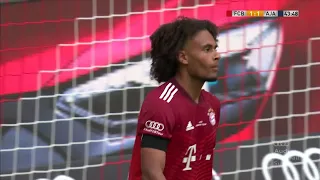 Joshua Zirkzee with an INCREDIBLE miss in Bayern Munich's pre-season friendly against Ajax