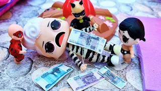 KIDS LADY BUG AND WENSDAY LOL CAUGHT A THIEF Funny DOLLS cartoons LOL OMG surprise Darinelka