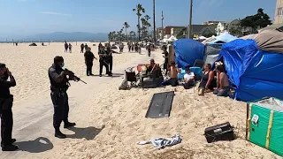 Venice Beach Police | Sun's Out, Guns Out! (Full Version from Police arrival) Sunday July 25, 2021