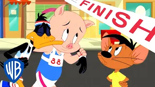 Looney Tunes in italiano 🇮🇹 | Daffy e Porky fanno una maratona | WB Kids