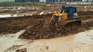 Old Komatsu D53P Bulldozer Use Power To Pushing Wet Soil To Pond Back Fill