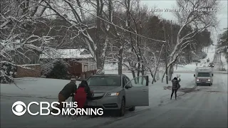 Storms across U.S. cause delays in Thanksgiving travel