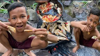 Primitive Technology: Cooking​ Chicken wing in jungle (eating delicious in jungle)