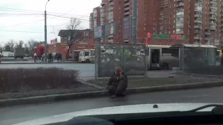 Пьяный питерский бродяга БОМЖ и