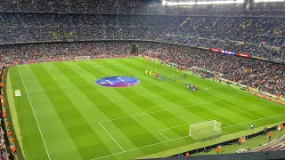 El Camp Nou canta el himno del Barcelona