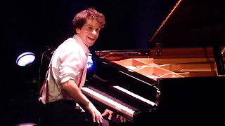 Tea for two, l'Incroyable talent de Pierre-Yves Plat, un pianiste atypique