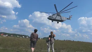 Взлёт с поля самого большого в мире вертолёта Ми-26