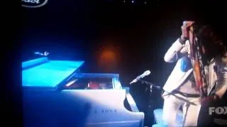 Steven Tyler singing Aerosmith's Epic Song,  Dream On  American Idol Season 10 Finale