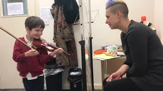Suzuki beginner violin lesson with Kate Conway at Suzuki Hub