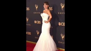 El vestido ! Sofía Vergara ! Premios Emmy 2017 😵😵😱😱