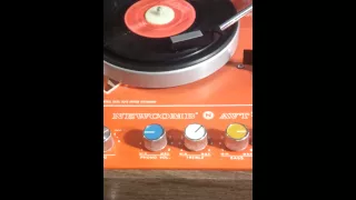 Vintage Newcomb AVT-1270 Record Player