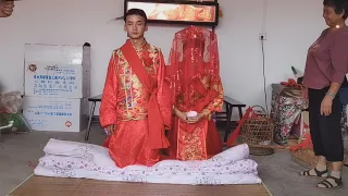 Традиционная китайская свадьба: зачем нужно разрезать одеяло?