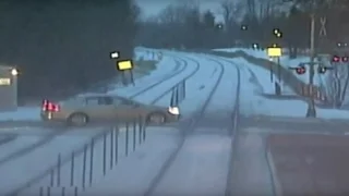Train v Car: Metra hits car, Itasca, Jan 13, 2015