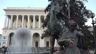 Fountain and Statue near Maidan Nezalezhnosti on Khreshchatyk Street