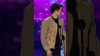 Robert pattinson awkward moment with kstew, taylor launter at people choice awards 2011