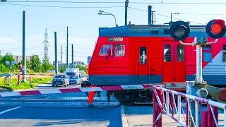 Railway crossing. Commuter EMU train. St. Petersburg-Ladozhsky/ Пригородный электропоезд. Петербург