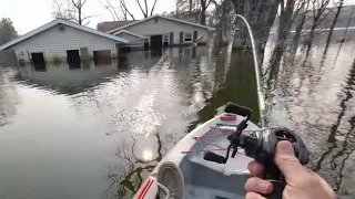 BIG WHOPPER PLOPPER Fishing UNDERWATER HOUSES!!