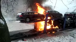 Pożar lawety Piórków 12.12.2012 / brand new cars on fire Poland