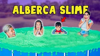 KIMA Y JUANITO LLENARON LA ALBERCA DE SLIME 😱 Jukilop | Kimberly Loaiza