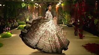 Yami Gautam Walks For Reynu Taandon | India Couture Week 2018