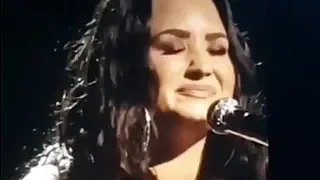 Demi Lovato CRYING On Stage While Talking About Her Father! (2018)
