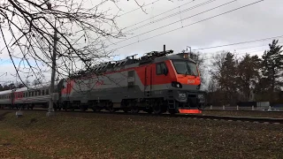 Электровоз ЭП20 - 063 с поездом дальнего следования